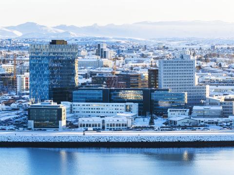 Séð yfir Sæbraut og Borgartún.