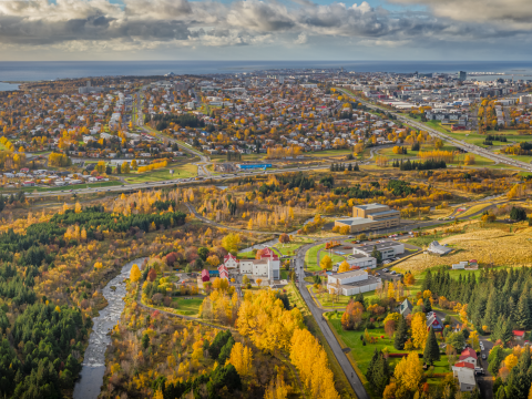 Reykjavík í haustlitum séð úr lofti frá Elliðaárdal