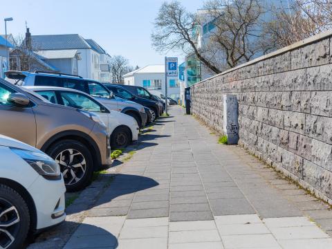 Bílastæði við Grundarstíg í Reykjavík.