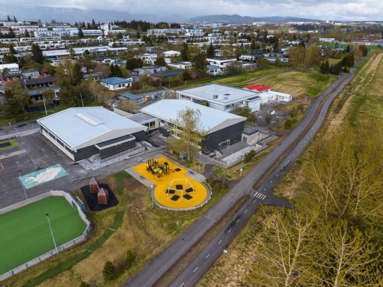 Fossvogsskóli séð úr lofti