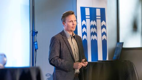 Halldór Eyjólfsson með kynningu á fundi um Athafnaborgina 2023.