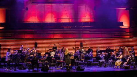 Korda Samfónía at a concert in Harpa